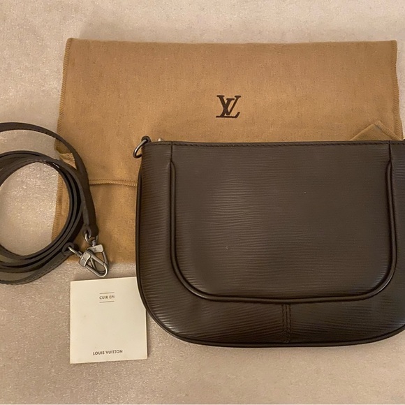 Louis Vuitton Salvanga Epi Leather Crossbody Clutch bag - Picture 3 of 13